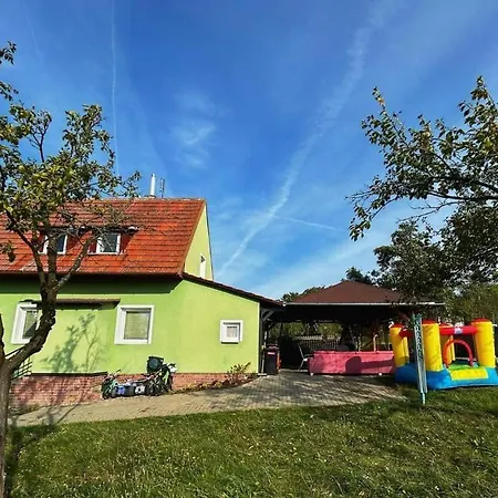 Hébergement de vacances Prazdninovy Dum, Relax Ve Vlcnovskych Budach Vlcnov