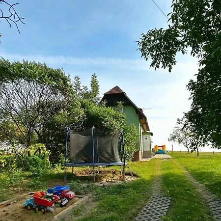 Hébergement de vacances Prazdninovy Dum, Relax Ve Vlcnovskych Budach *